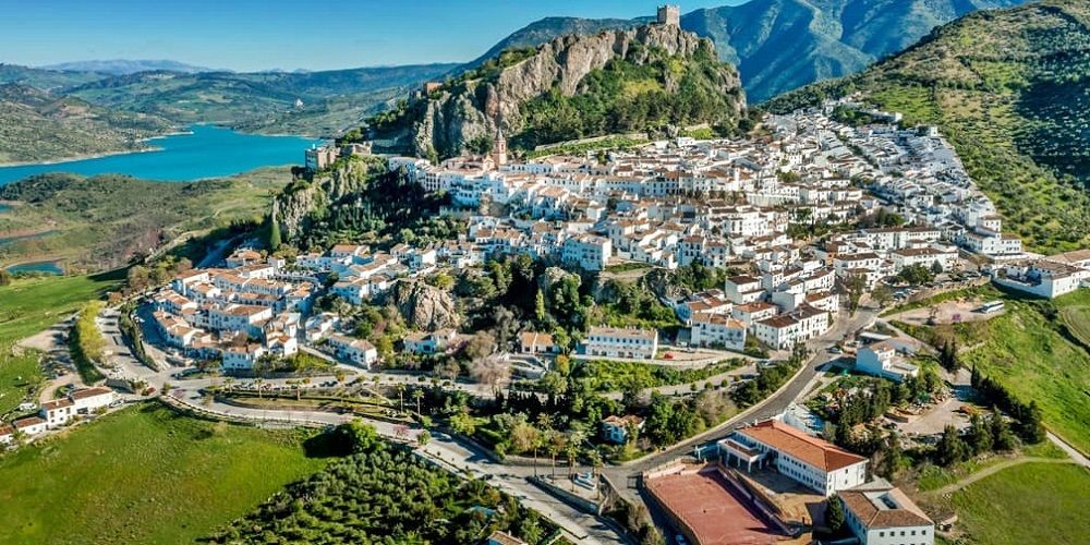 Los pueblos blancos en Zahara de la Sierra